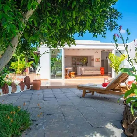 Sleeps 4 *