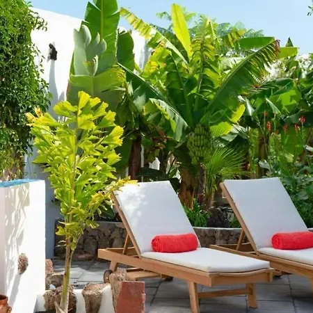 Apartment Sleeps 4 *